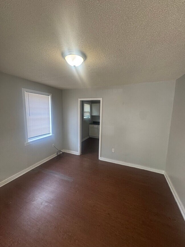 Building Photo - 2108 Curry Ave