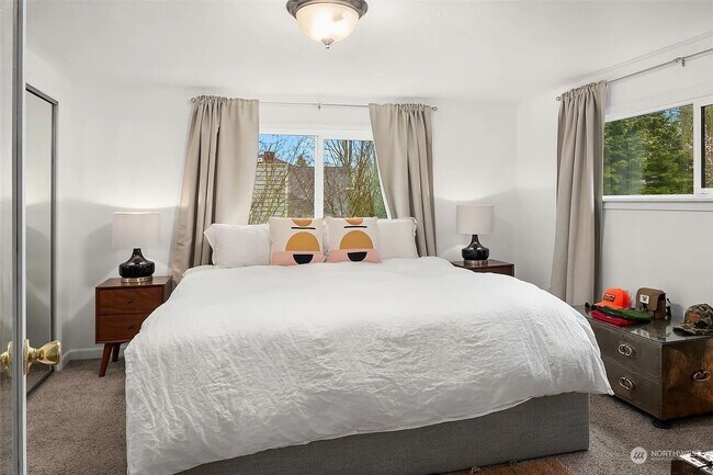 Building Photo - Bright & Charming 1Bed/1Bath + Den in Prim...