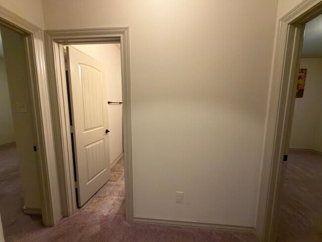 Building Photo - 3419 Selene Dr
