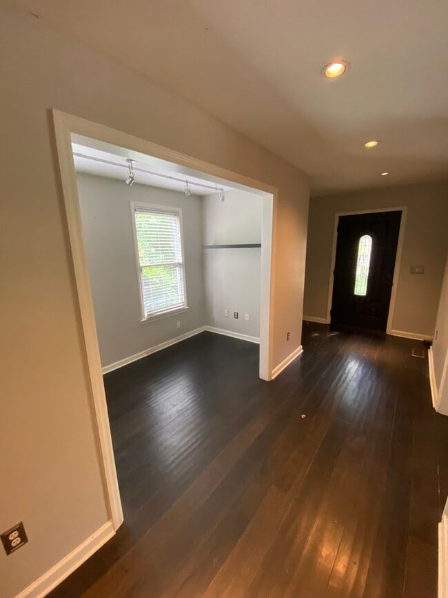 Building Photo - 3 bed 2 bath House in Germantown
