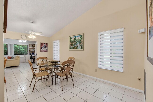 Building Photo - 2925 Riviera Dr