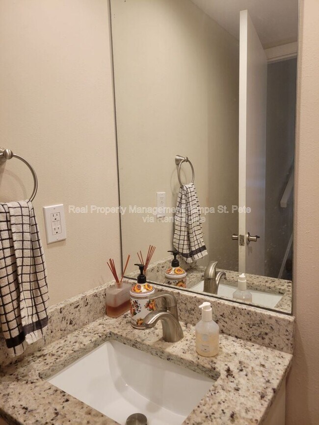 Building Photo - 12310 Capri Cir N