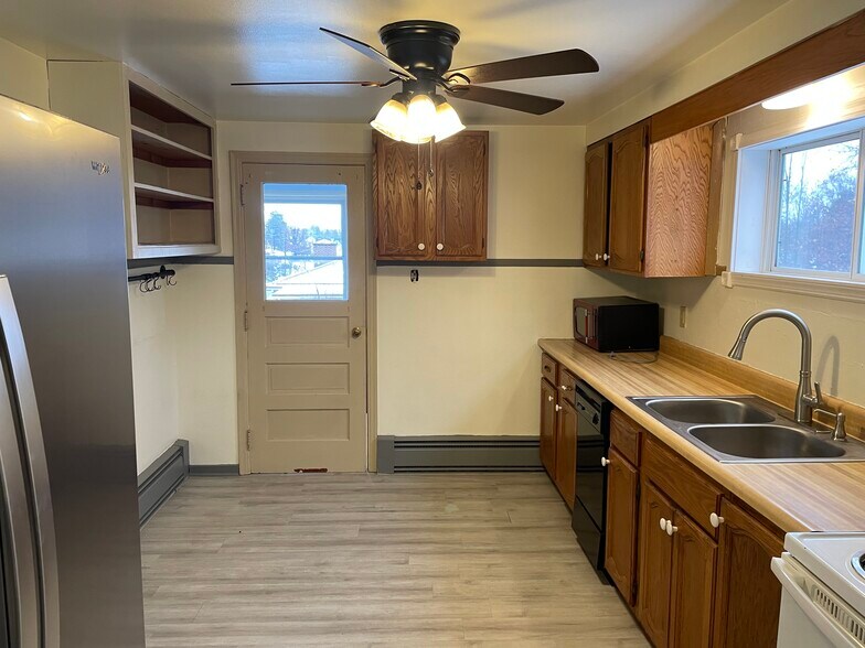 Kitchen - 1606 Gompers Ave