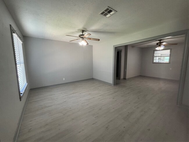 Building Photo - 301 19th Ave N