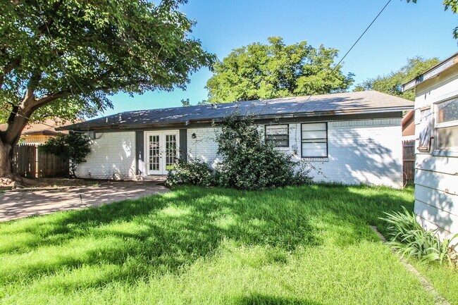 Building Photo - Cute 3 Bed, 2 Bath!