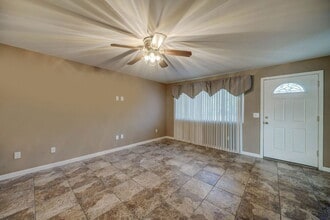 Building Photo - 3301 W Loma Ln