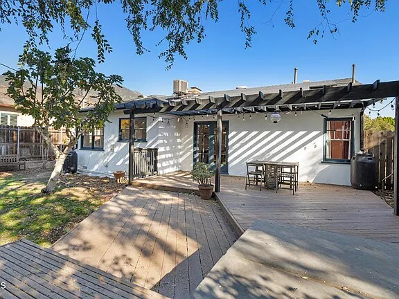 Building Photo - 1579 N Harding Ave