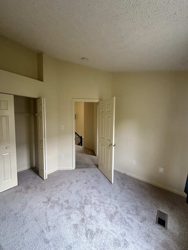 Building Photo - 6388 New Haven Ct
