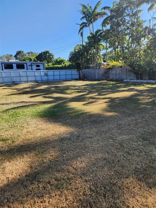 Building Photo - 14400 SW 98th Ave