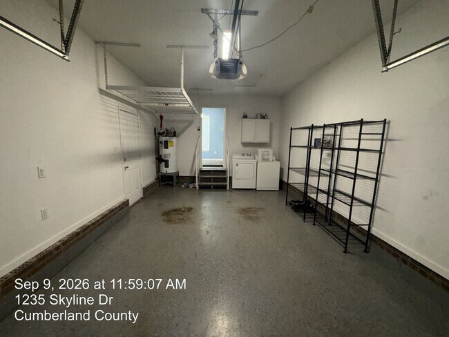 Building Photo - 1235 Skyline Dr