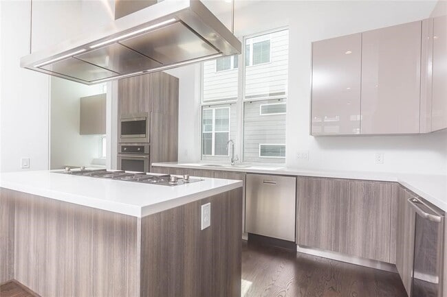 Building Photo - 5868 E Post Oak Ln