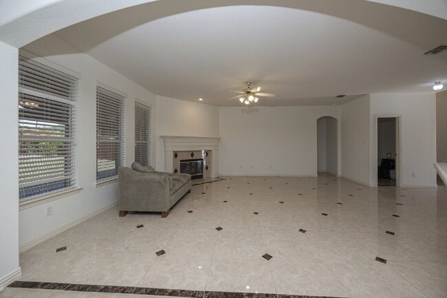 Building Photo - 10002 River Bend Dr