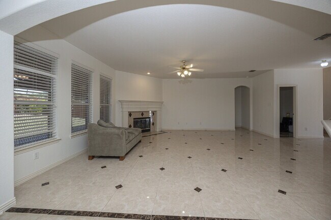 Building Photo - Spacious 4-Bedroom Home with Large Backyard in Rowlett