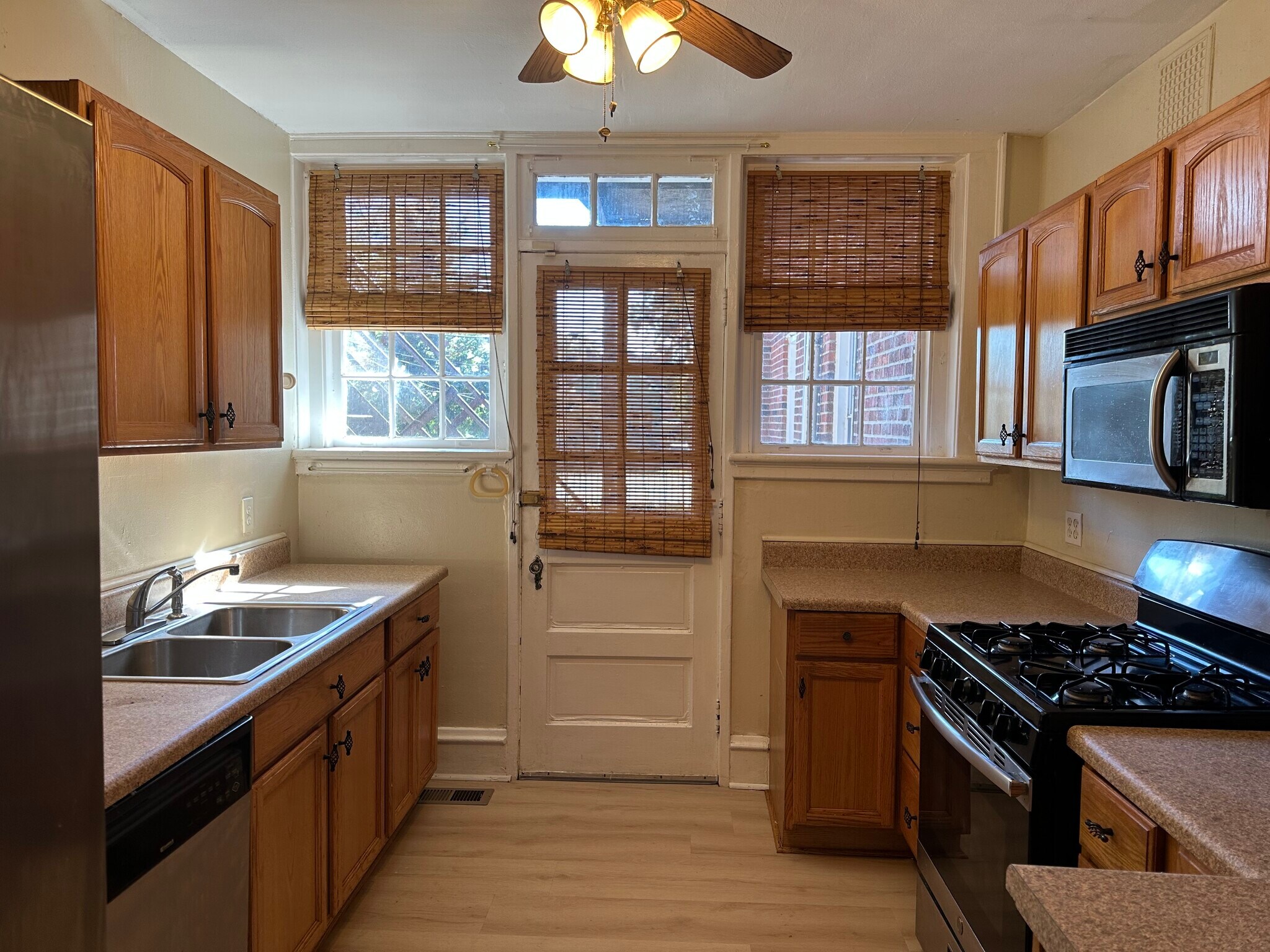 Building Photo - 821 Brandon Ave