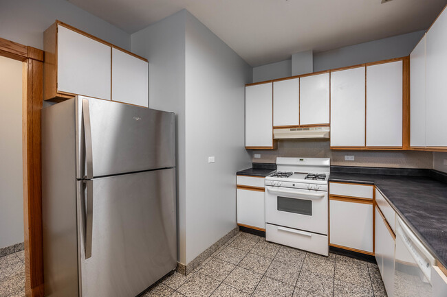Building Photo - 3205 N Leavitt St