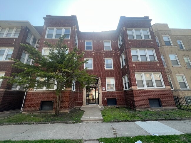 Primary Photo - 6611 S Greenwood Ave