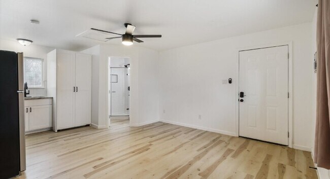 Building Photo - 1118 Ebert Ave