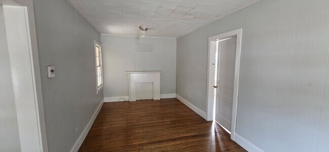 Building Photo - 3Bed/1 Bath House