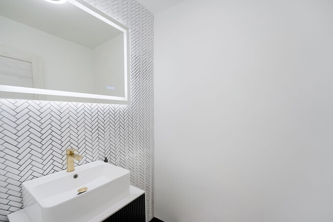 Building Photo - 20940 Bay Ct