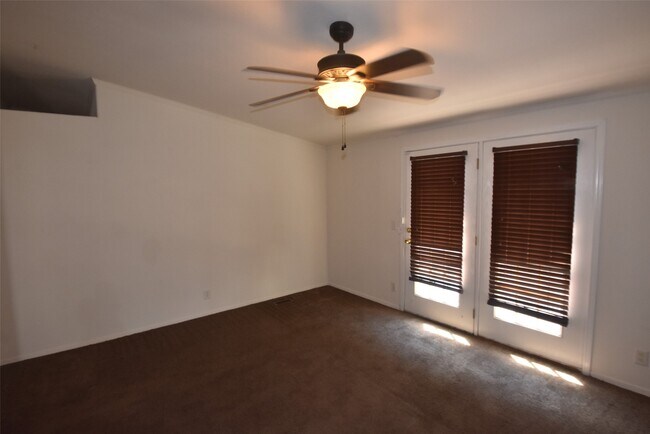 Building Photo - 10007 Elderberry Park Ln