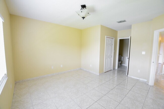 Building Photo - 3 br, 2 bath House - 522 Villa Del Sol Cir...
