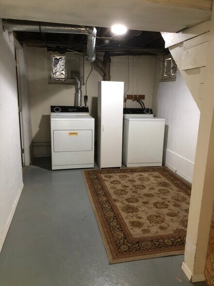 laundry room - 207 S 16th Ave
