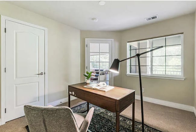 Building Photo - Adorable two bed two bath condo with office! 2 WEEKS FREE WITH LEASE SIGNED BY 6/30/2026