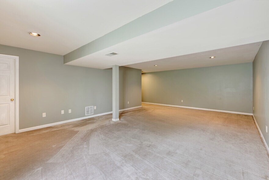 Building Photo - 8010 Old Parsonage Ct