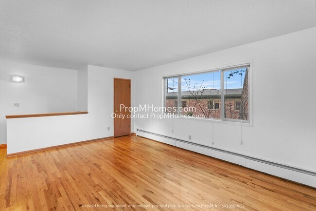 Building Photo - Updated One Bedroom Condo Within Walking D...