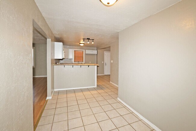 Building Photo - 3905 S Tyler St