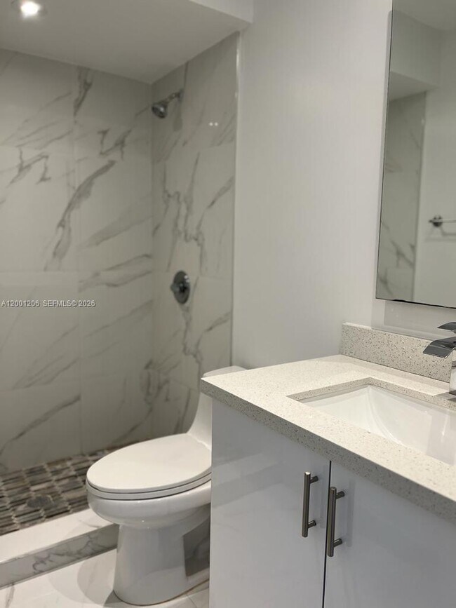 Building Photo - 1125 NE 210th Terrace