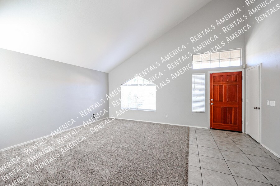 Building Photo - 2361 W Myrtle Dr