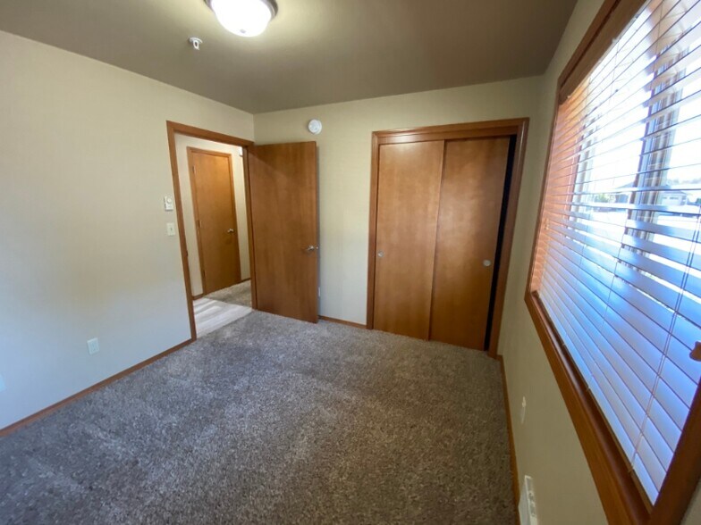 Building Photo - 2204 Mercedes Dr