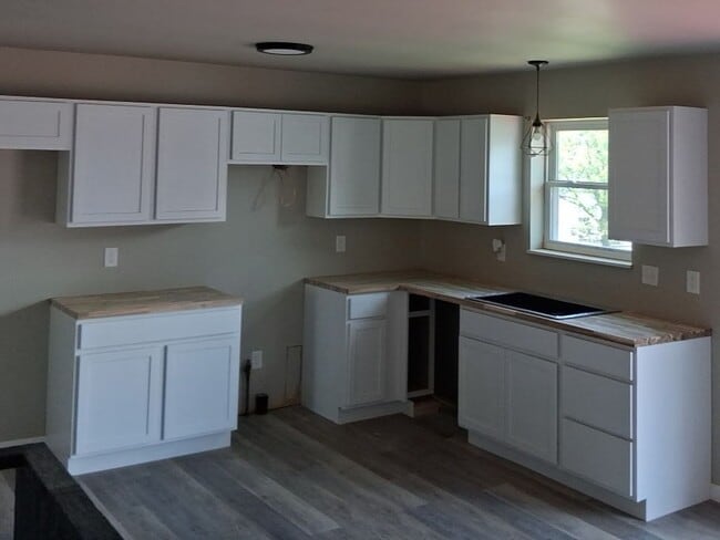 Building Photo - 3 Bed House in St. Peter's MO