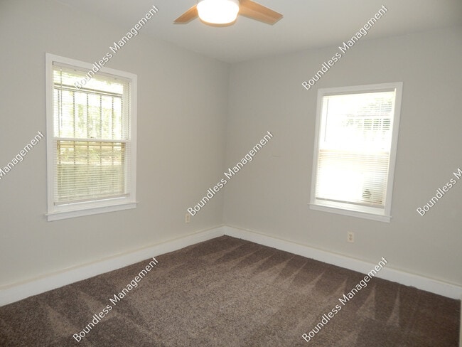 Building Photo - 2284 Alvin Dr NW