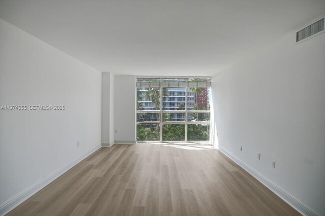 Building Photo - 1450 Brickell Bay Dr