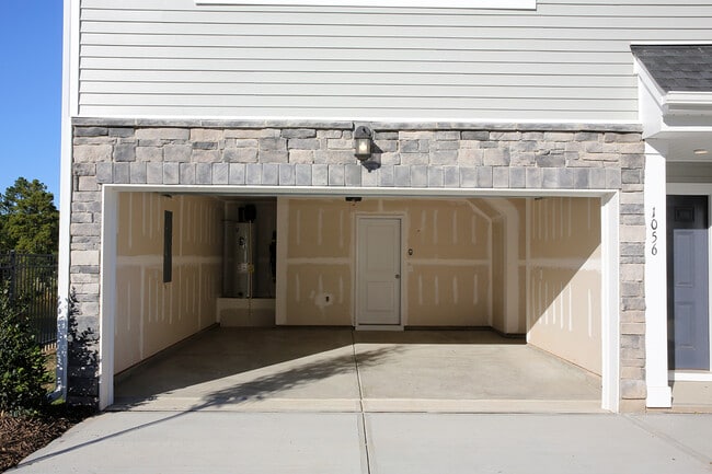 Building Photo - 1056 Shoreside Dr