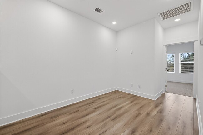 Building Photo - 314 Neyland St