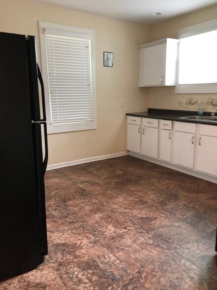 Building Photo - 564 Cotton St