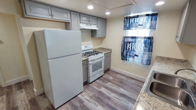 Building Photo - g7705