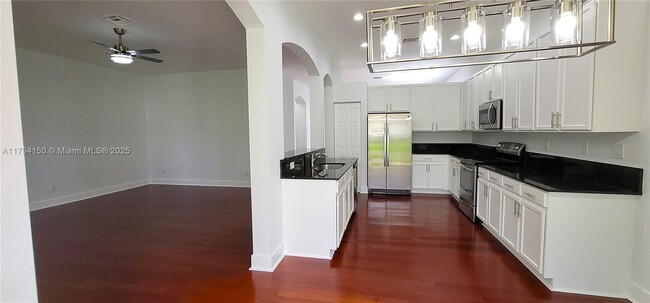 Building Photo - 4451 Laurel Pl