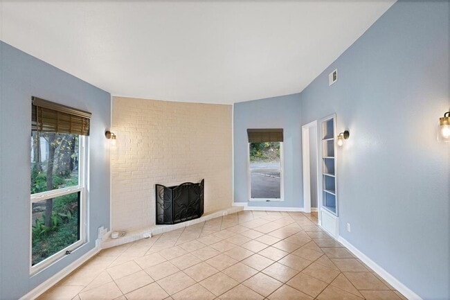 Building Photo - 807 Azie Morton Rd