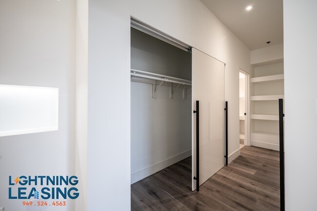 Building Photo - Sleek and Spacious Two-Bedroom with Breath...