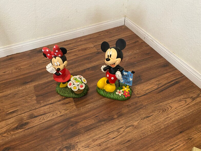 Building Photo - 9938 Buena Vista Dr