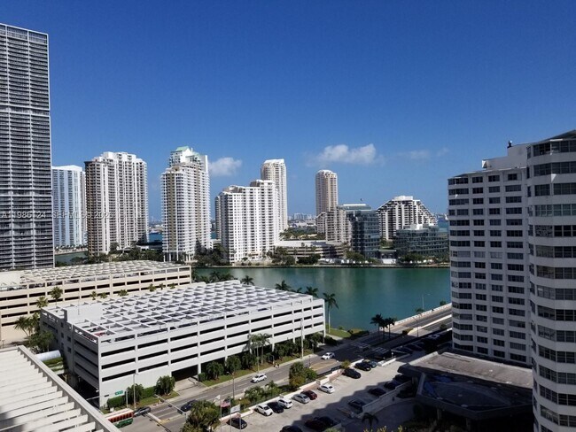 Building Photo - 950 Brickell Bay Dr