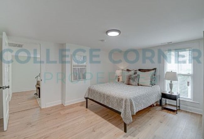 Building Photo - 639 S Poplar St