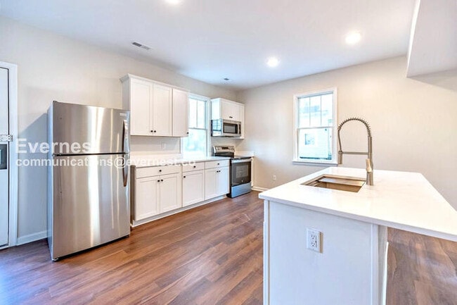 Building Photo - 115 Pine St