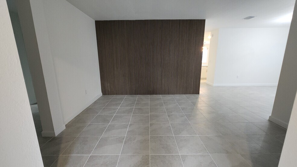 Building Photo - 2991 SE 23rd Ave