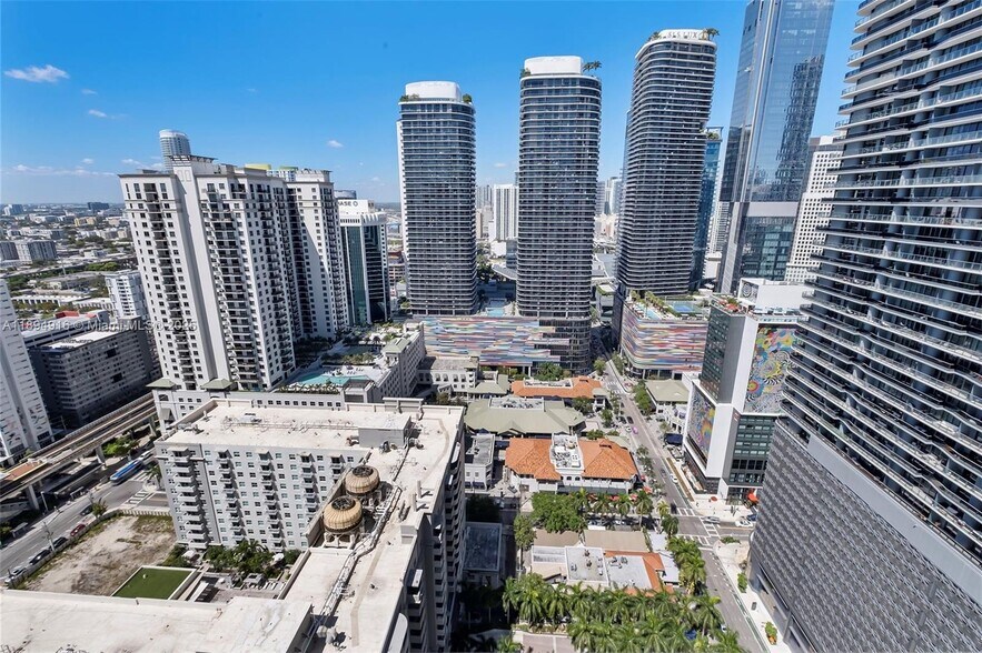 Building Photo - 1100 S Miami Ave