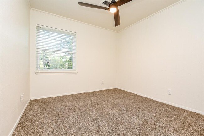 Building Photo - 1010 Woodchurch Ln